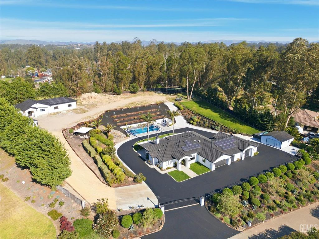 Photo of 625 Thunder Gulch Dr, Arroyo Grande, CA 93420 (MLS # 202601446)