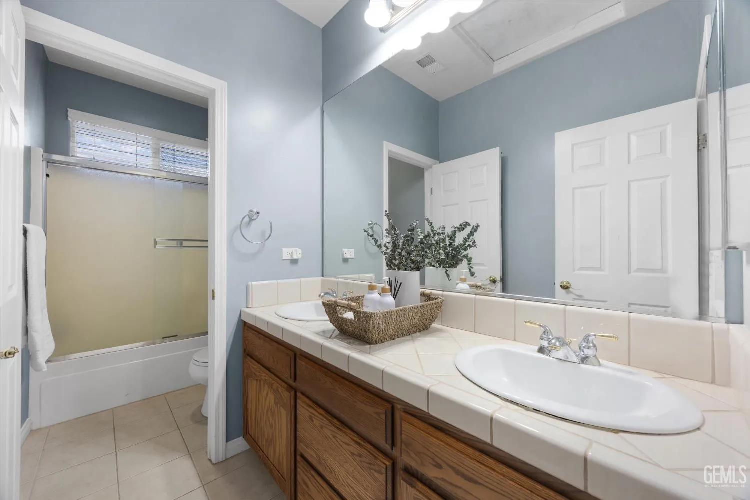 Bakersfield, California 93312, United States, 3 Bedrooms Bedrooms, ,3 BathroomsBathrooms,Residential,Active,216283