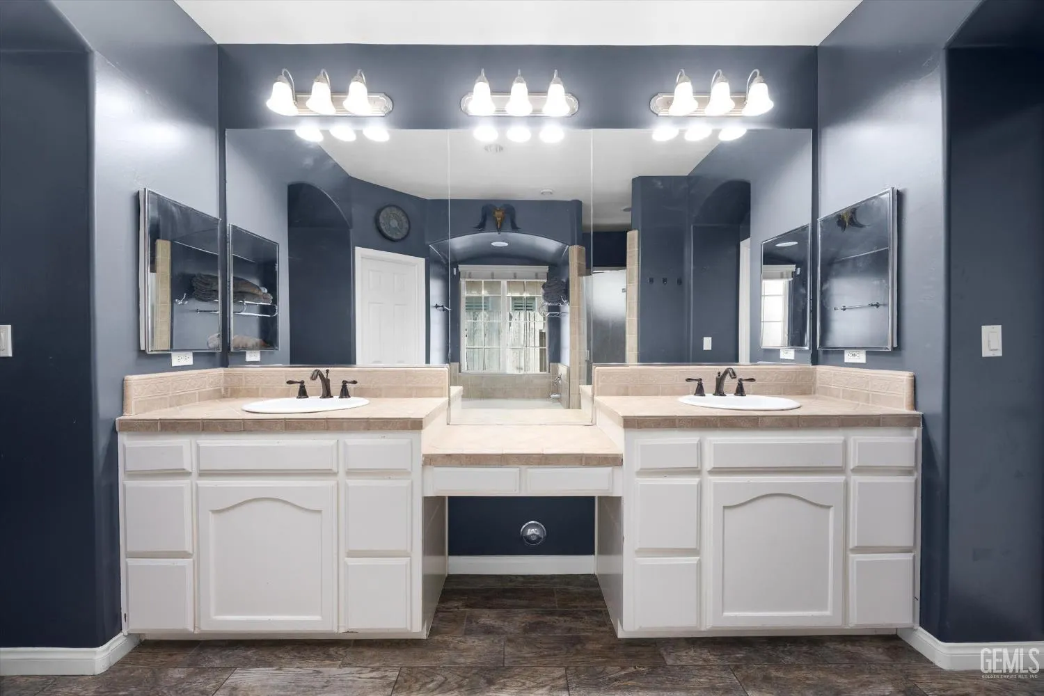 Bakersfield, California 93312, United States, 3 Bedrooms Bedrooms, ,3 BathroomsBathrooms,Residential,Active,216283