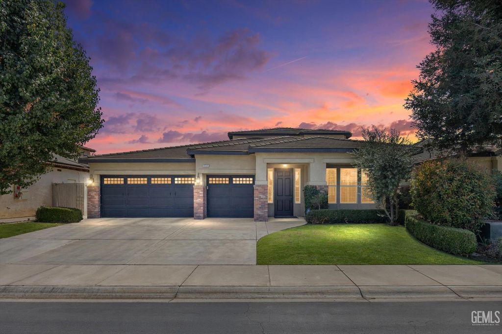 Photo of 9305 Via Parma, Bakersfield, CA 93312 (MLS # 202510698)