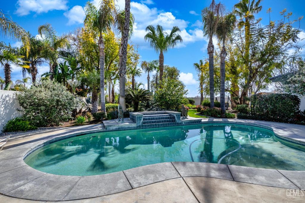 Photo of 11315 Queensbury Drive, Bakersfield, CA 93312 (MLS # 202603707)