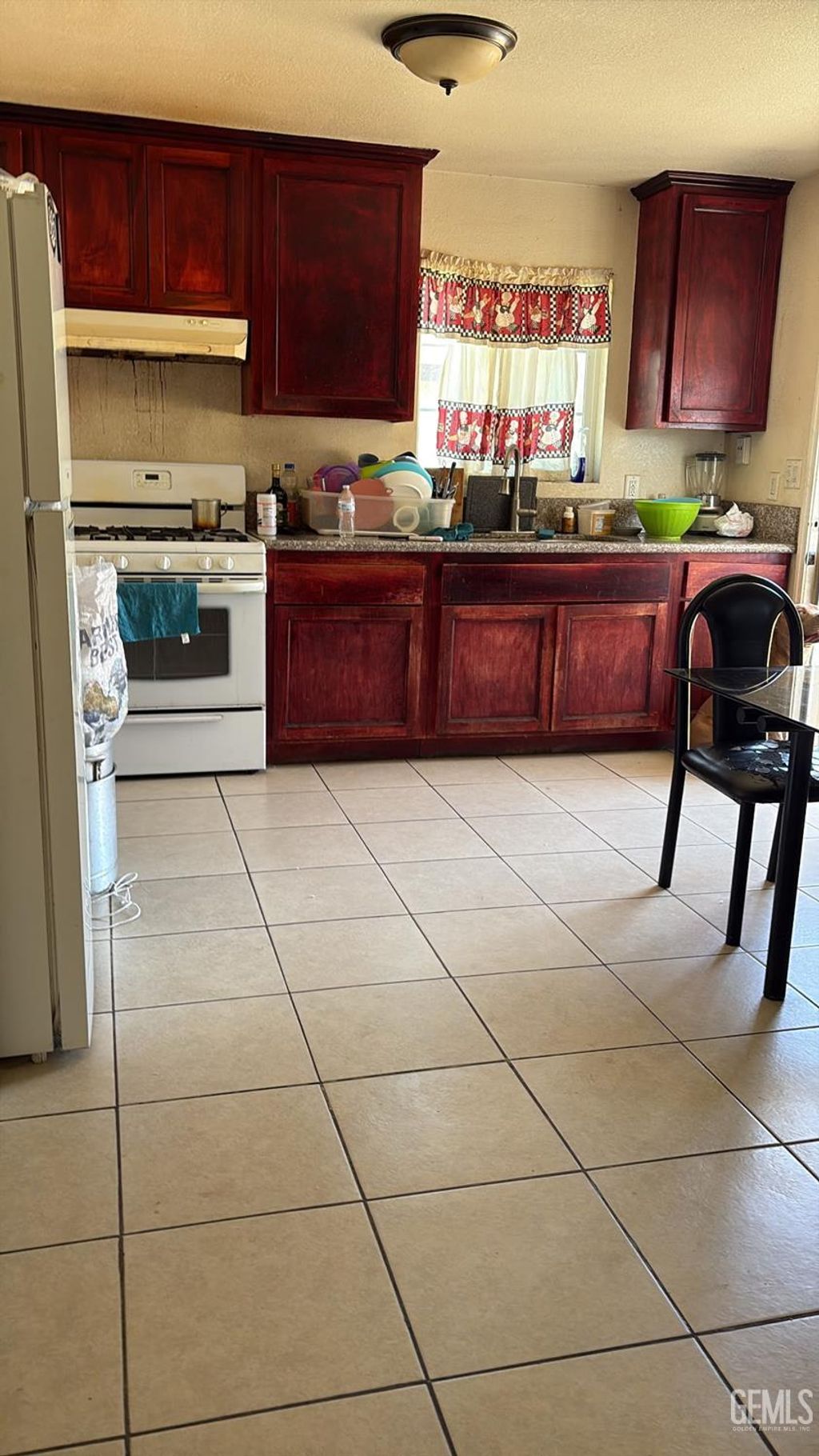 Photo of 25 Augusta Street, Bakersfield, CA 93307 (MLS # 202607643)