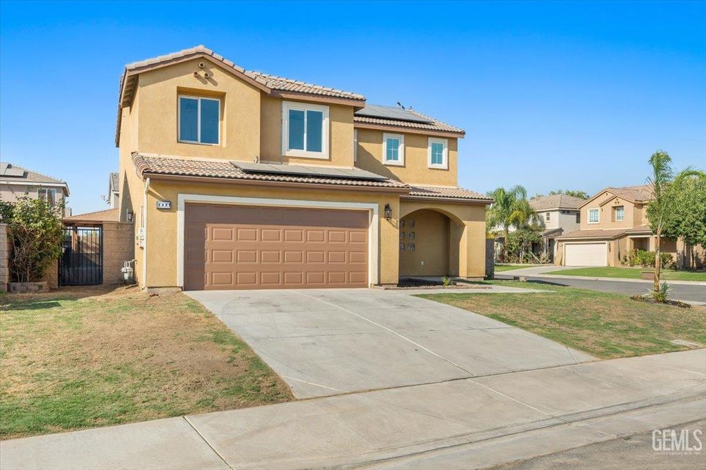 Photo of 1000 Los Cantos Avenue, Arvin, CA 93203 (MLS # 202510585)