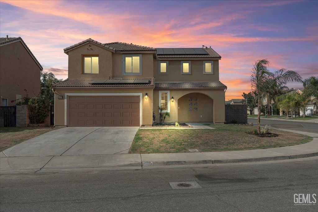 Photo of 1000 Los Cantos Avenue, Arvin, CA 93203 (MLS # 202510585)