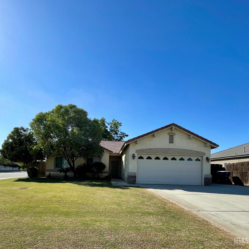 Photo of 3603 Chisholm Trail Avenue, Bakersfield, CA 93313 (MLS # 202511419)