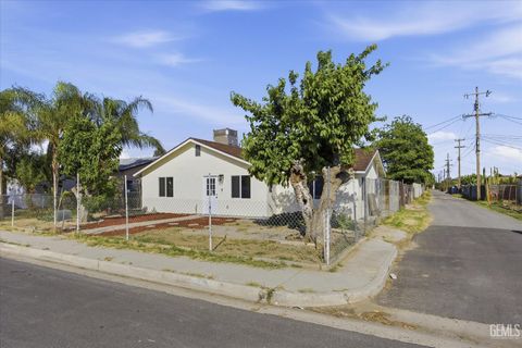 Photo of 321 Beale Avenue, Bakersfield, CA 93305 (MLS # 202604693)