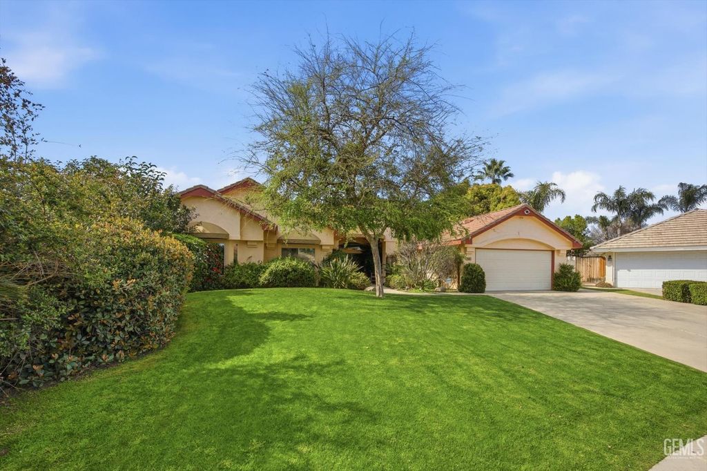 Photo of 1507 Pollen Crest Ct Ct, Bakersfield, CA 93314 (MLS # 202602102)