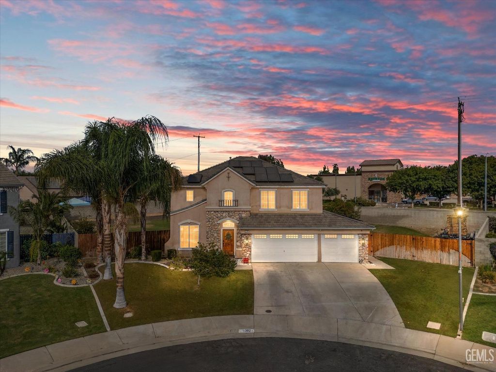 Photo of 11302 Mantova Avenue, Bakersfield, CA 93312 (MLS # 202510626)