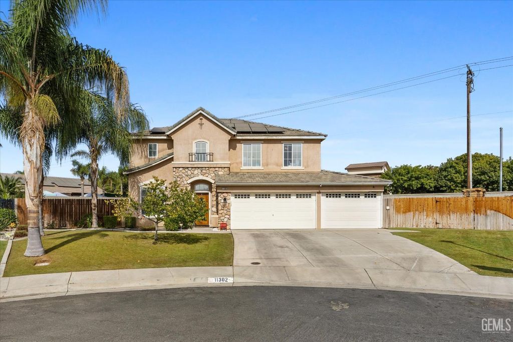 Photo of 11302 Mantova Avenue, Bakersfield, CA 93312 (MLS # 202510626)