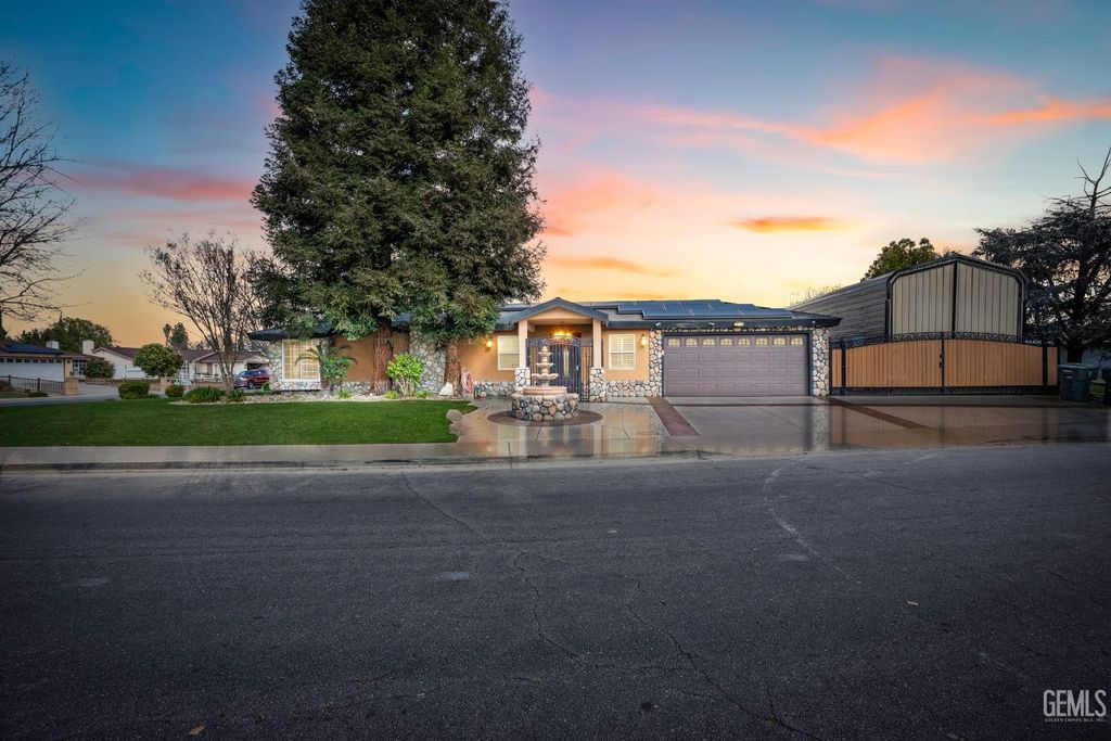 Photo of 6317 Scenic Way, Bakersfield, CA 93309 (MLS # 202602381)