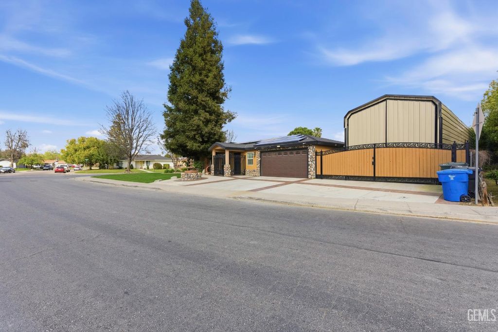 Photo of 6317 Scenic Way, Bakersfield, CA 93309 (MLS # 202602381)
