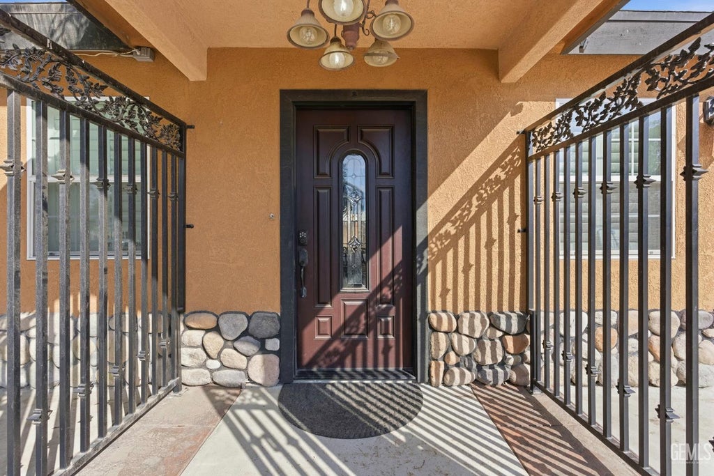 Photo of 6317 Scenic Way, Bakersfield, CA 93309 (MLS # 202602381)