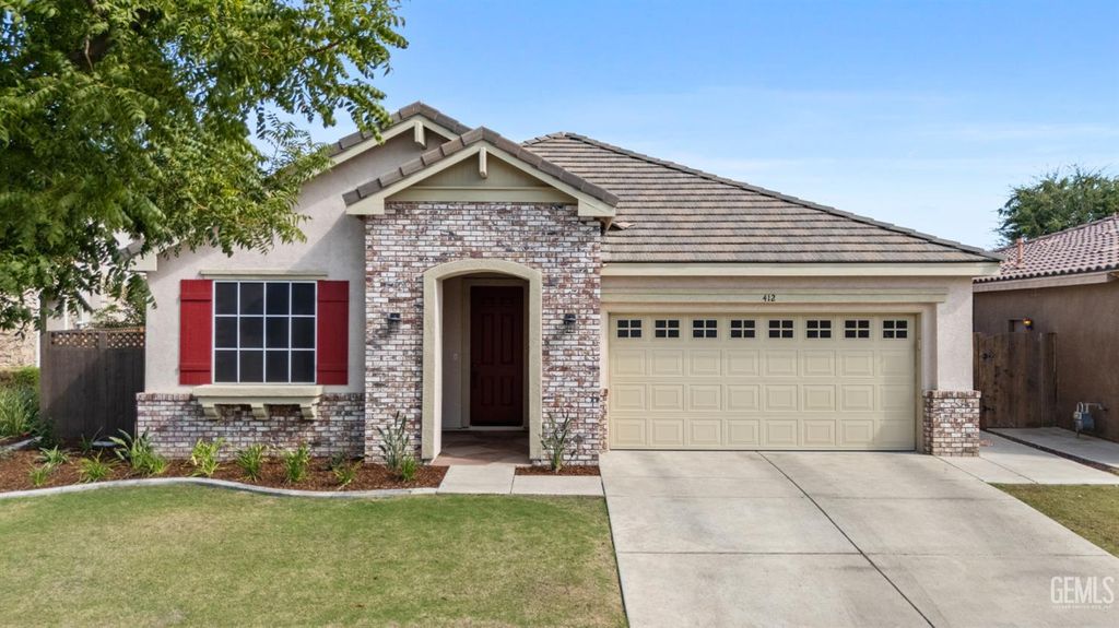 Photo of 412 Hollyhill Drive, Bakersfield, CA 93312 (MLS # 202510295)