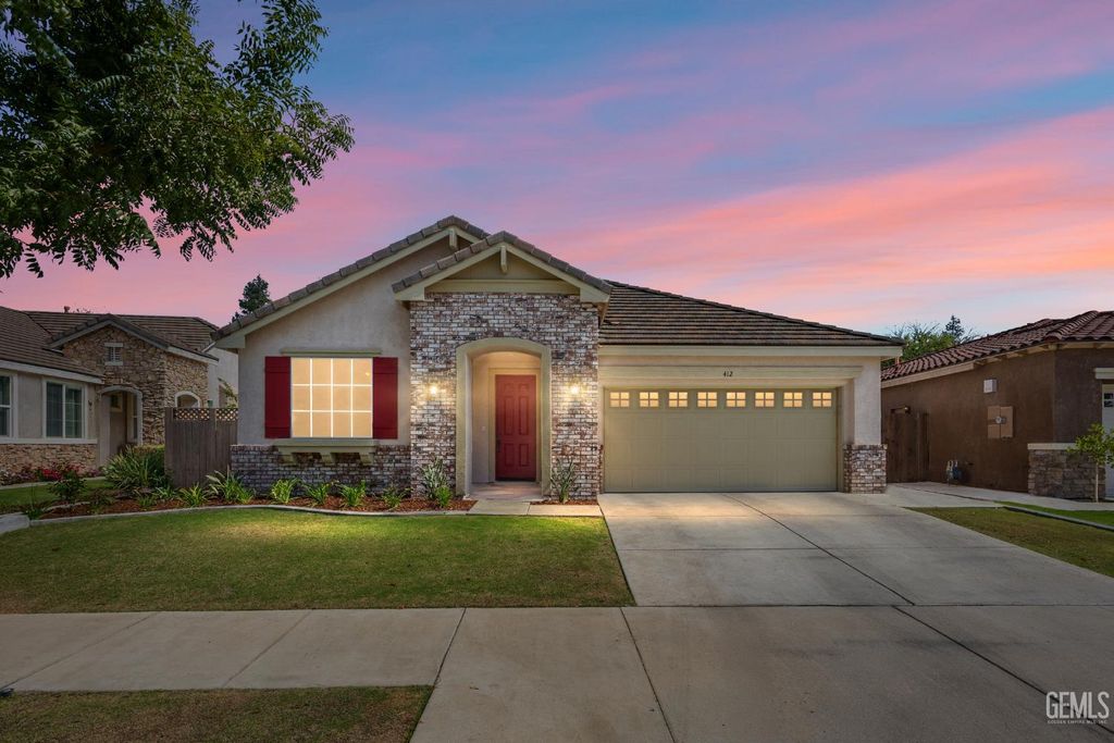Photo of 412 Hollyhill Drive, Bakersfield, CA 93312 (MLS # 202510295)