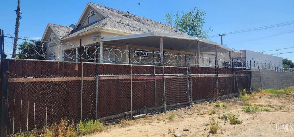 Photo of 707 Niles Street, Bakersfield, CA 93305 (MLS # 202607534)