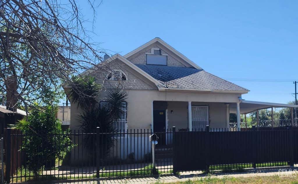 Photo of 707 Niles Street, Bakersfield, CA 93305 (MLS # 202607534)