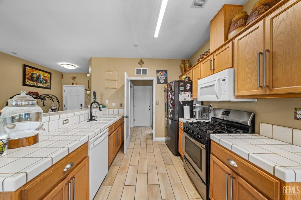 Photo of 8405 Andromeda Lane, Bakersfield, CA 93306 (MLS # 202510769)
