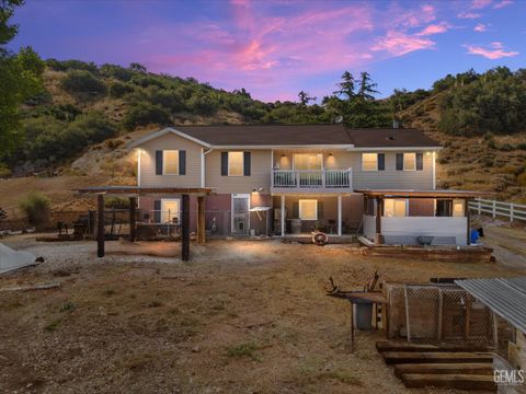 Photo of 871 Lebec Road, Lebec, CA 93243 (MLS # 202606250)