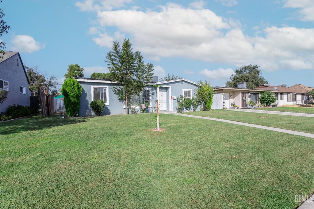 Photo of 1317 Edna Street, Bakersfield, CA 93304 (MLS # 202511270)