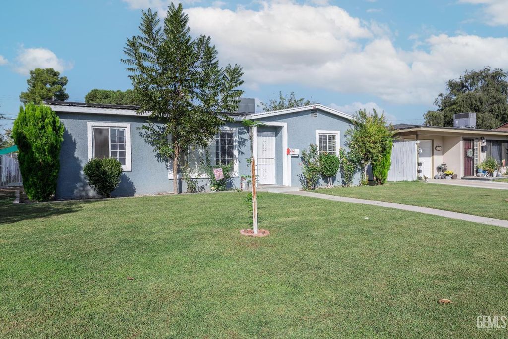 Photo of 1317 Edna Street, Bakersfield, CA 93304 (MLS # 202511270)