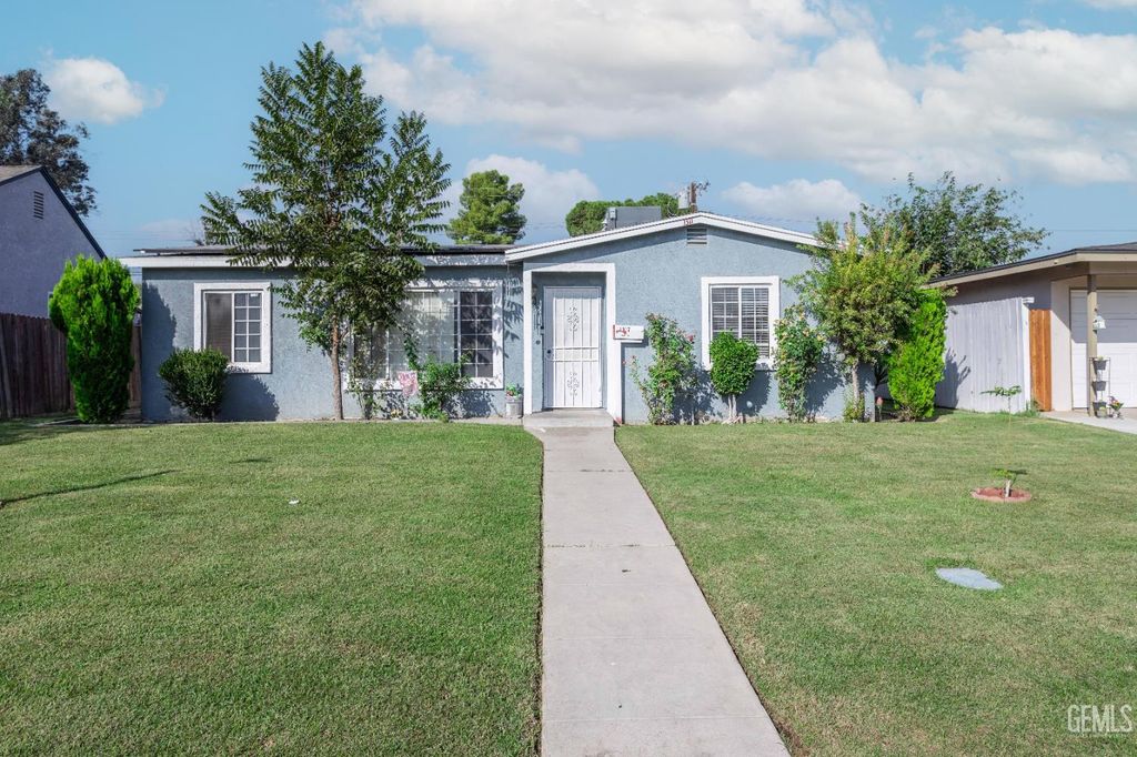 Photo of 1317 Edna Street, Bakersfield, CA 93304 (MLS # 202511270)