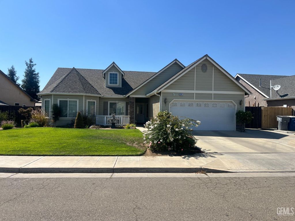 Photo of 3205 N Dee Ann Avenue, Fresno, CA 93727 (MLS # 202510658)