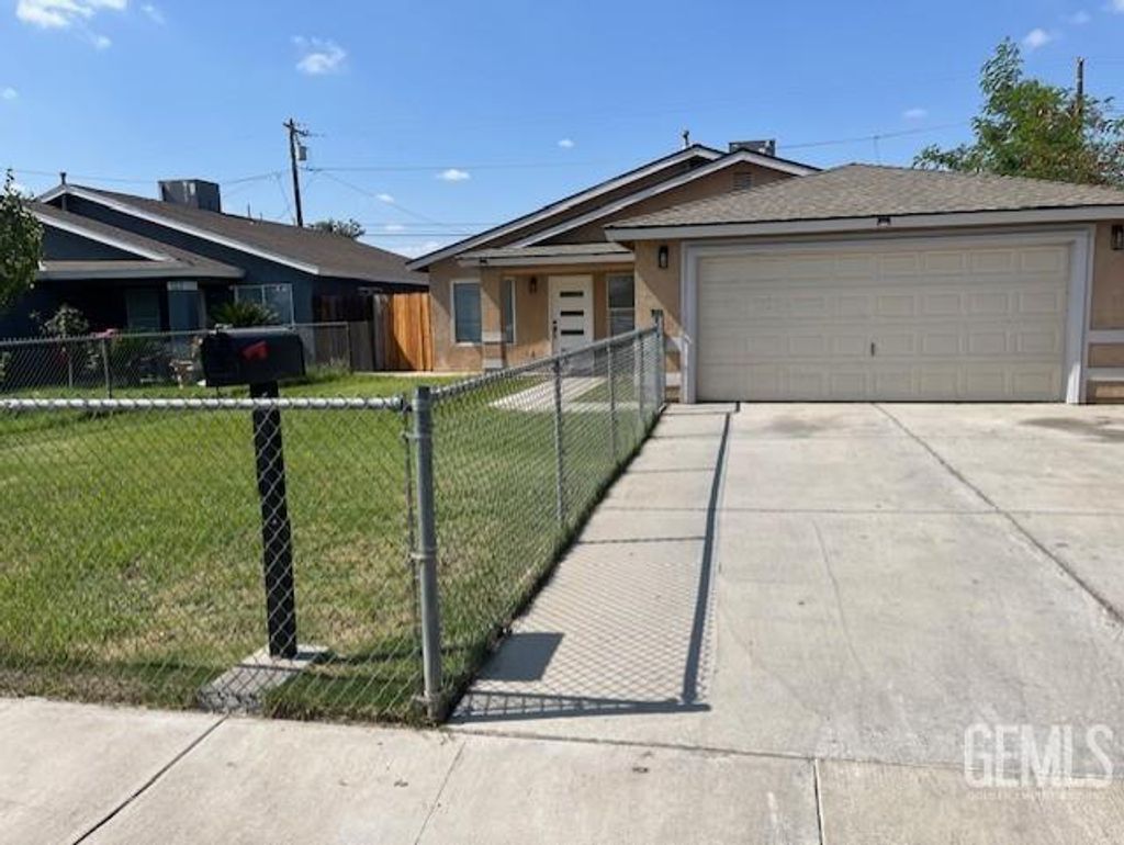 Photo of 126 Clyde Street, Bakersfield, CA 93307 (MLS # 202511022)