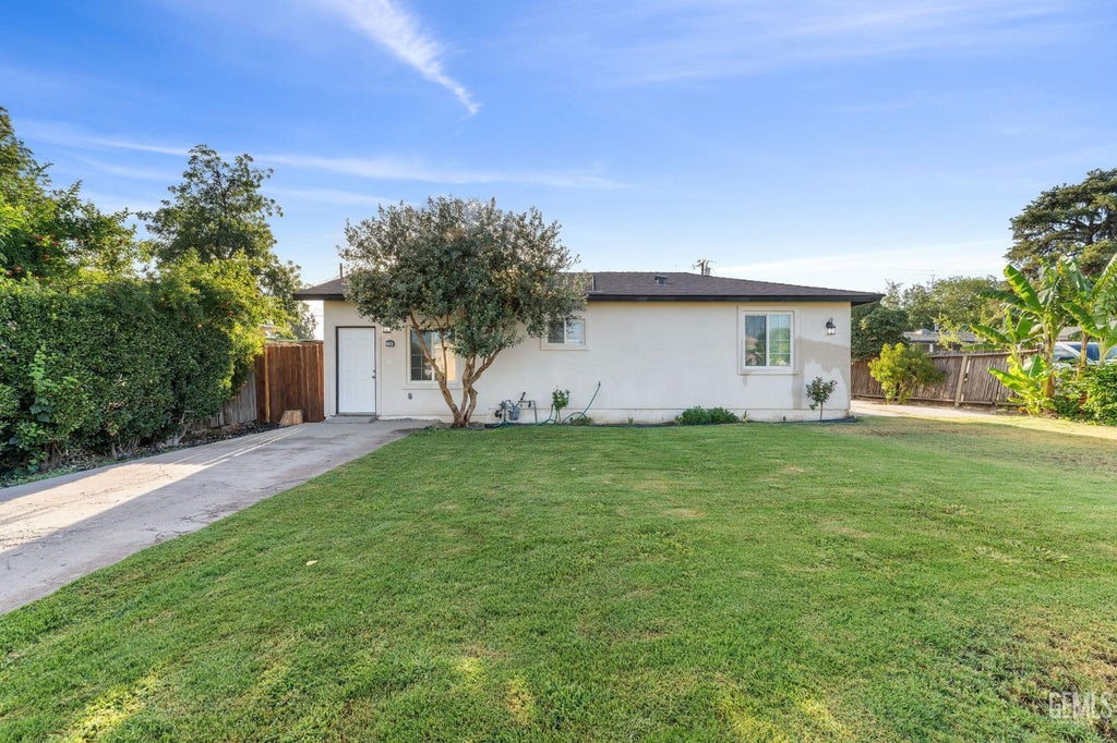 Photo of 418 Olive Street, Bakersfield, CA 93304 (MLS # 202607640)
