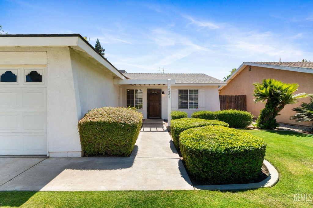 Photo of 6805 lafayette way WAY, Bakersfield, CA 93309 (MLS # 202605808)