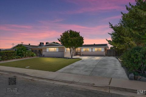 Photo of 1013 Portal Avenue, Bakersfield, CA 93308 (MLS # 202606251)