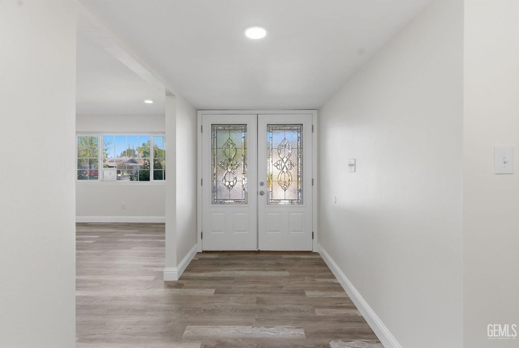 Photo of 2101 Westminster Drive, Bakersfield, CA 93309 (MLS # 202603255)