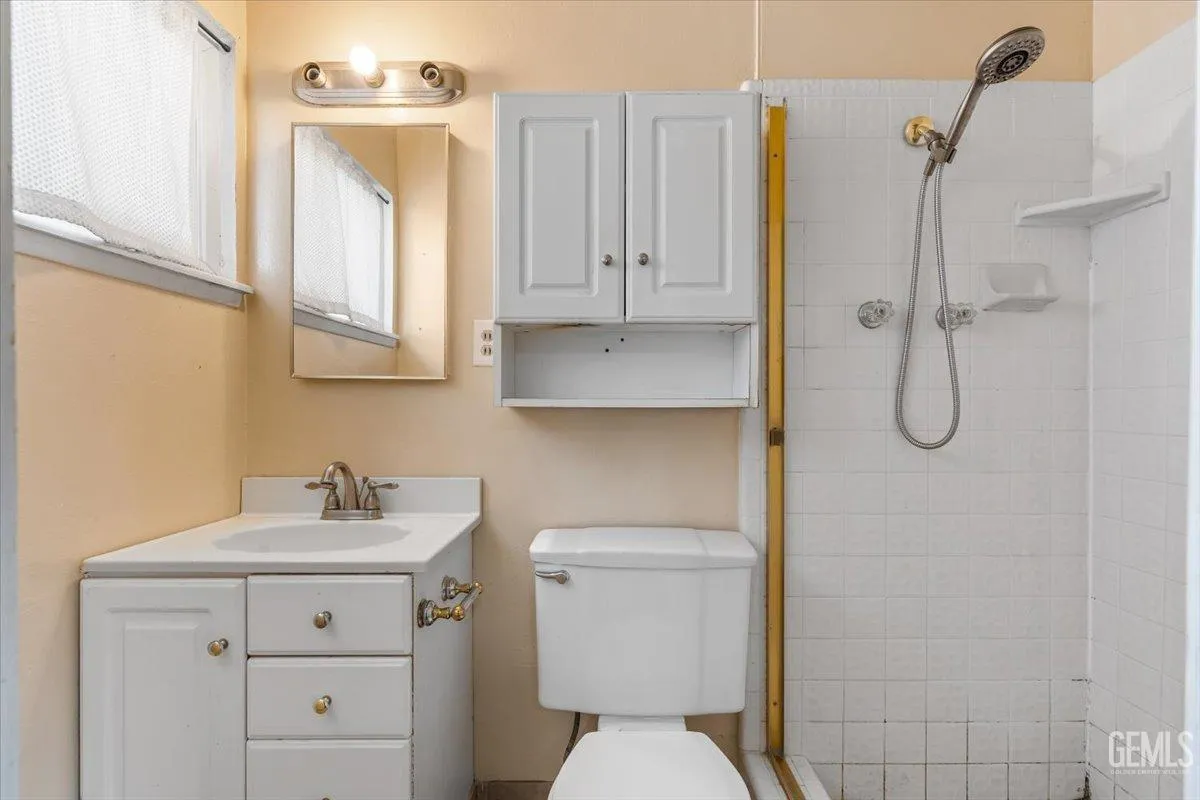 Bakersfield, California 93306, United States, 4 Bedrooms Bedrooms, ,3 BathroomsBathrooms,Residential,Active,80305