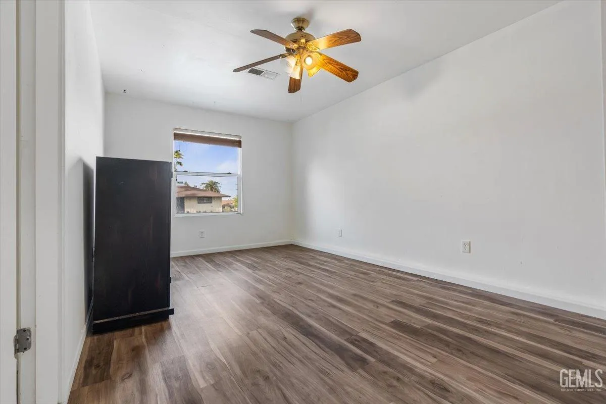 Bakersfield, California 93306, United States, 4 Bedrooms Bedrooms, ,3 BathroomsBathrooms,Residential,Active,80305