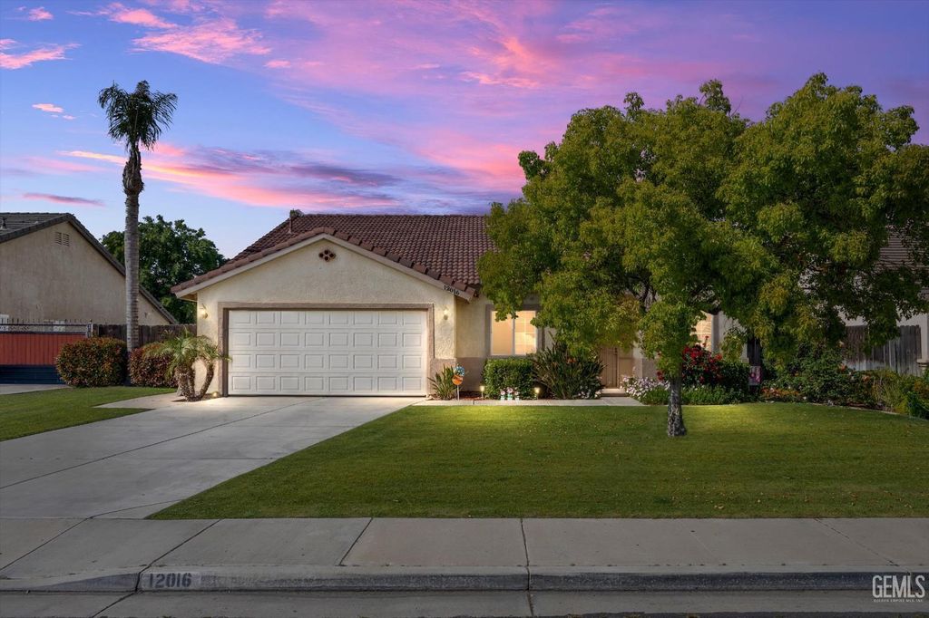 Photo of 12016 Cedar Bluff Avenue, Bakersfield, CA 93312 (MLS # 202510965)