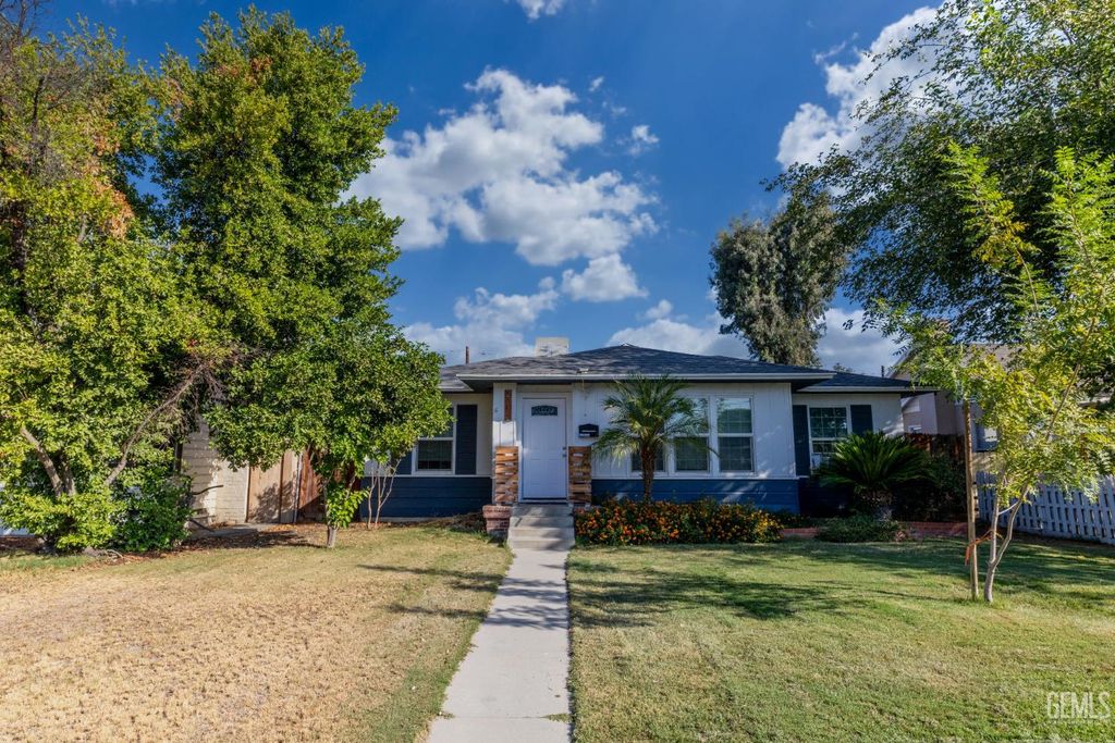 Photo of 2212 Bradford Street, Bakersfield, CA 93304 (MLS # 202511092)