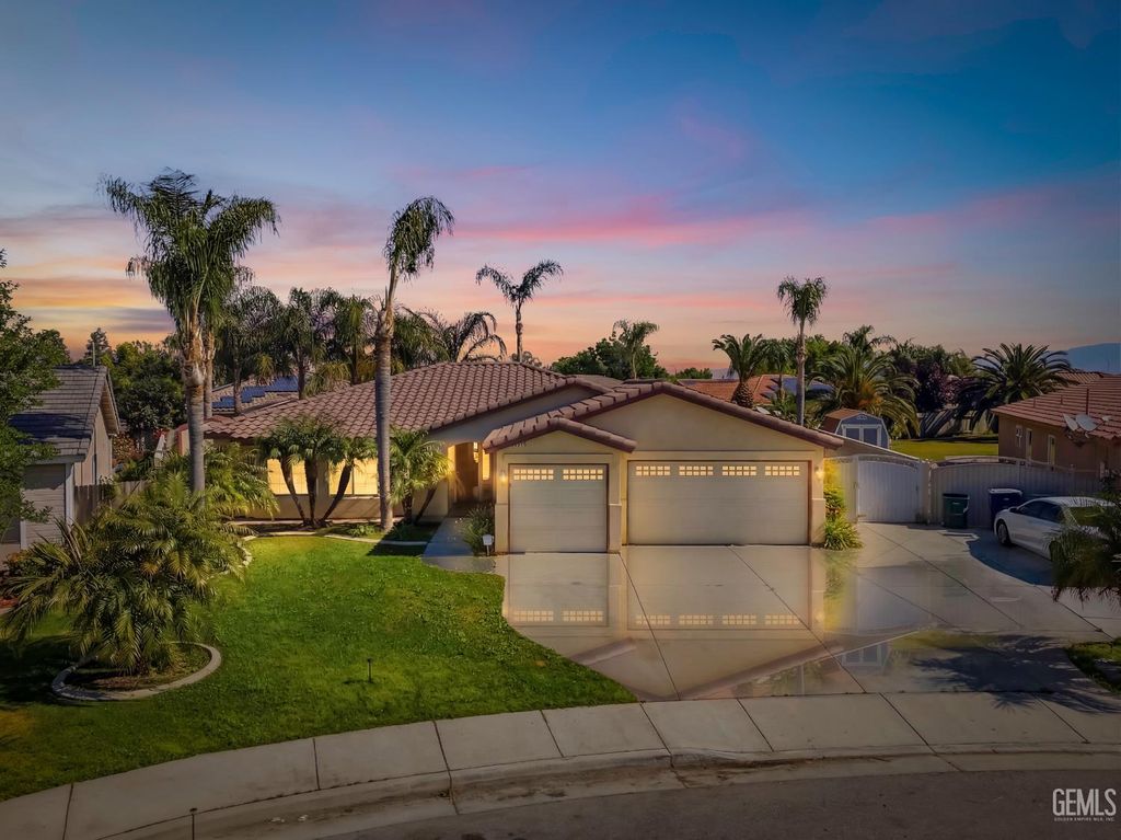 Photo of 2306 Viso Way, Bakersfield, CA 93313 (MLS # 202603769)