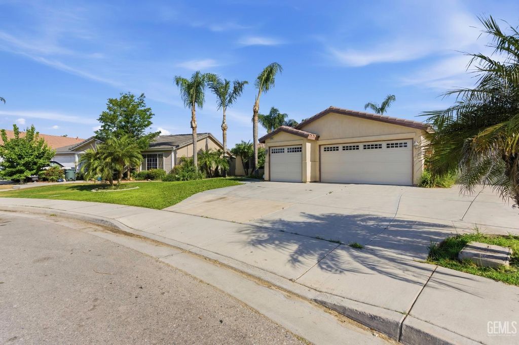 Photo of 2306 Viso Way, Bakersfield, CA 93313 (MLS # 202603769)