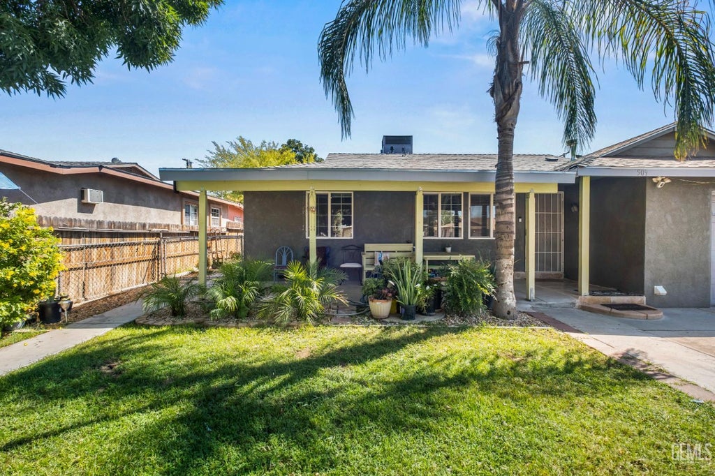 Photo of 509 Larry Street, Bakersfield, CA 93307 (MLS # 202610010)