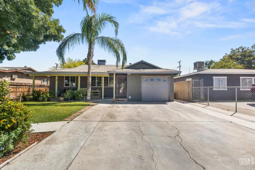 Photo of 509 Larry Street, Bakersfield, CA 93307 (MLS # 202610010)