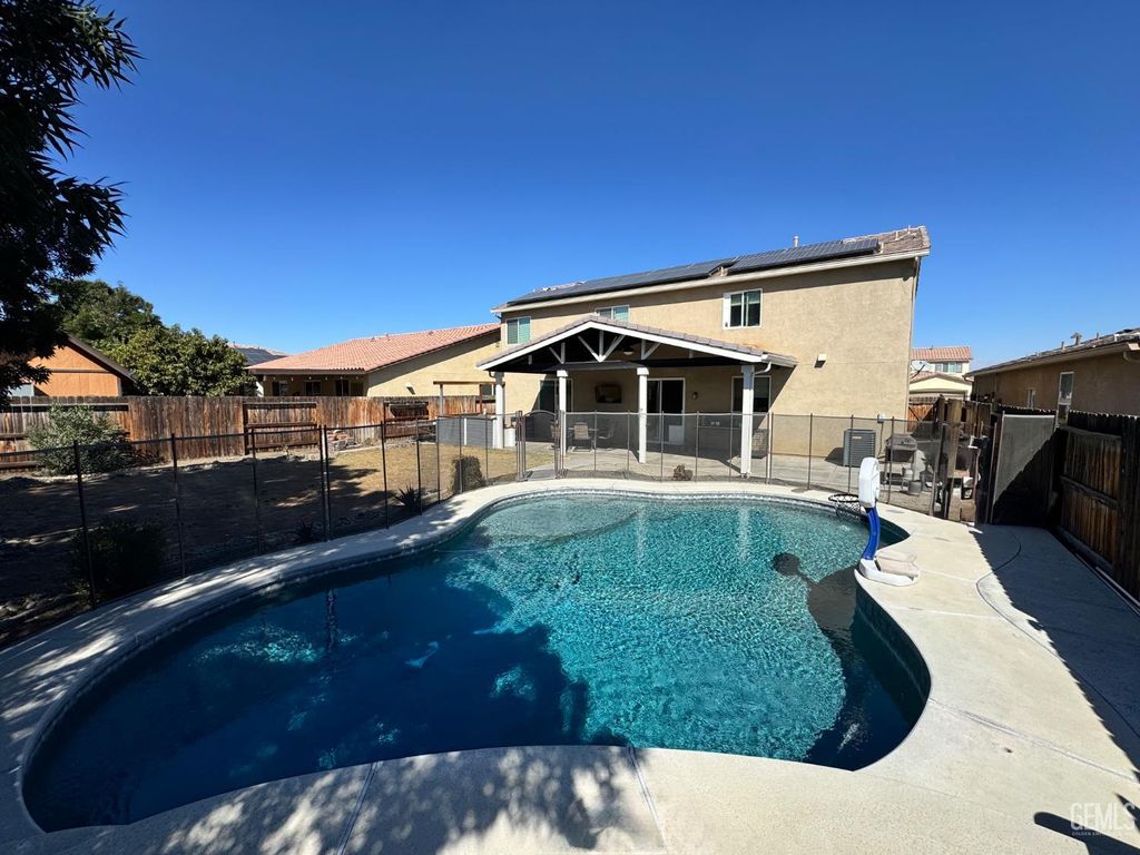 Photo of 5505 Mesto way Way, Bakersfield, CA 93313 (MLS # 202511316)
