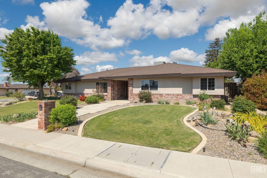 Photo of 7240 Olive Drive, Bakersfield, CA 93308 (MLS # 202603960)