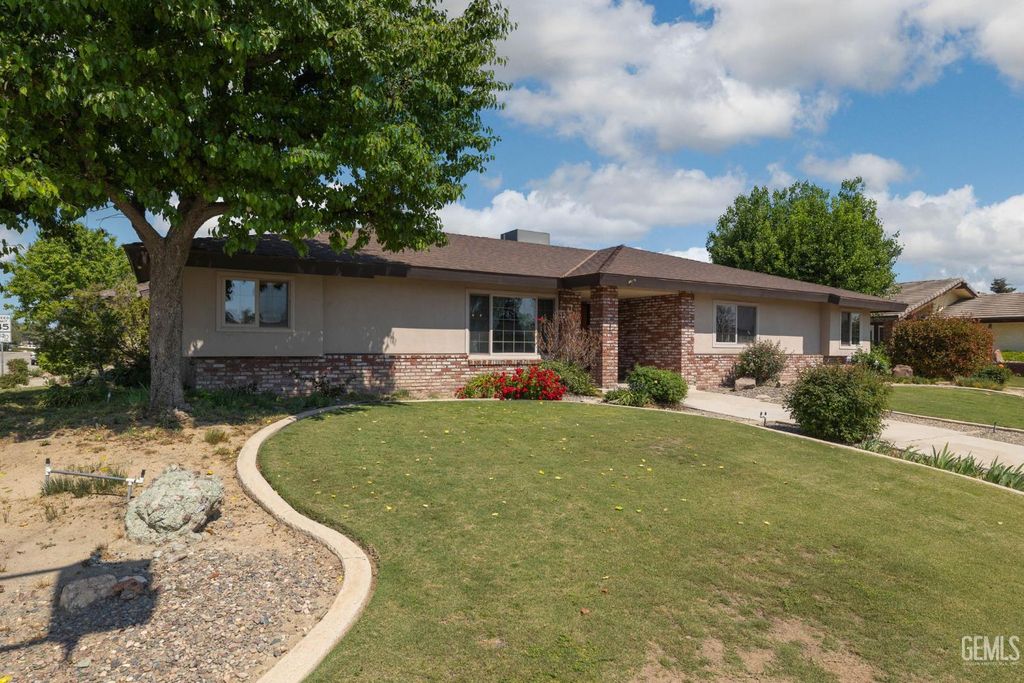 Photo of 7240 Olive Drive, Bakersfield, CA 93308 (MLS # 202603960)