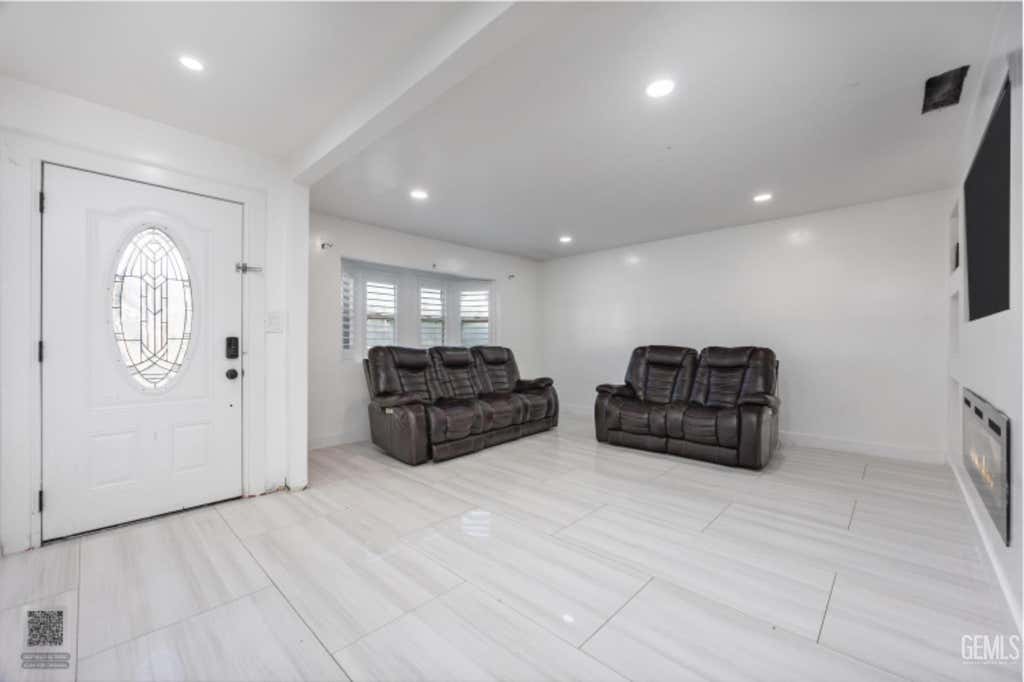 Photo of 2705 Colleen Street, Bakersfield, CA 93309 (MLS # 202606193)