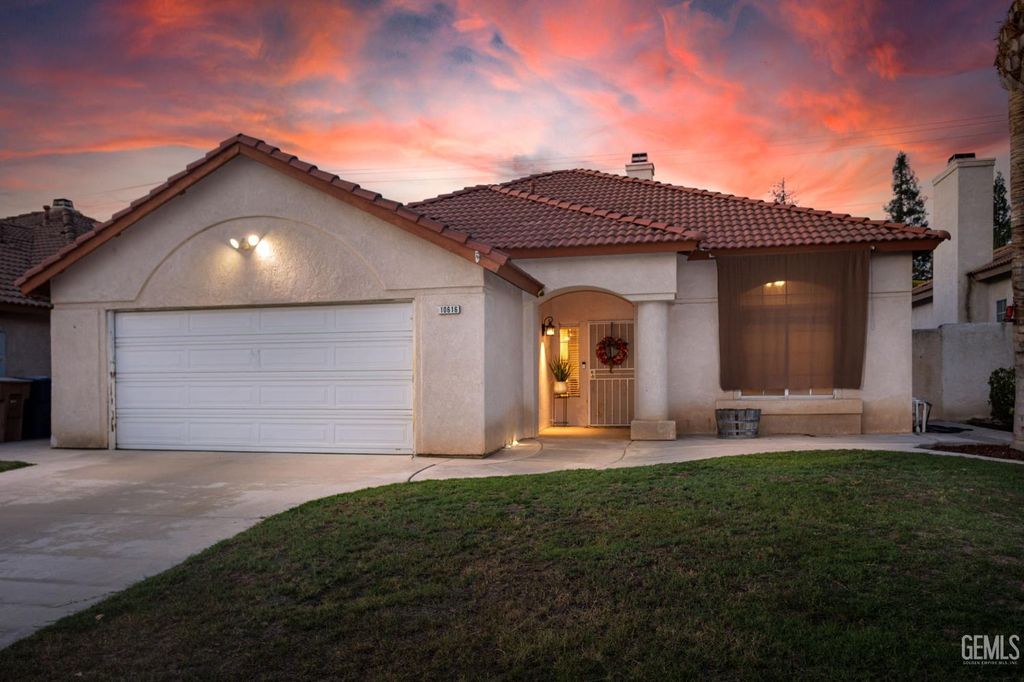 Photo of 10616 Tivoli Court, Bakersfield, CA 93311 (MLS # 202511069)