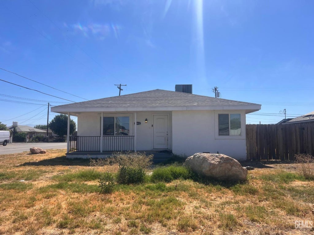 Photo of 9302 Gladys Street, Bakersfield, CA 93307 (MLS # 202608241)
