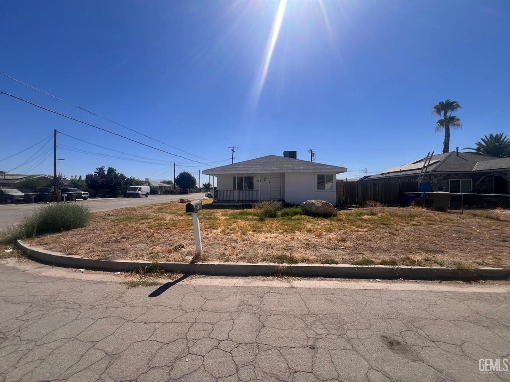 Photo of 9302 Gladys Street, Bakersfield, CA 93307 (MLS # 202608241)