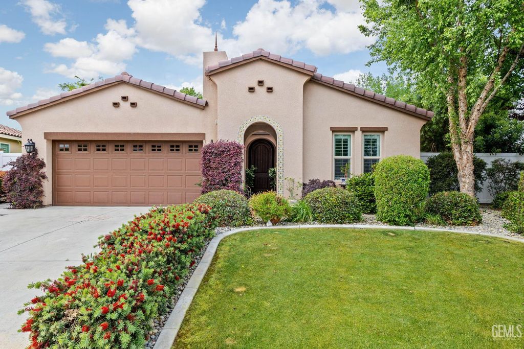 Photo of 101 Guilden Grove Way Way, Bakersfield, CA 93312 (MLS # 202603959)