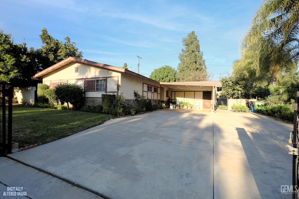 Photo of 11474 Gladstone, Sylmar, CA 91342 (MLS # 202606189)