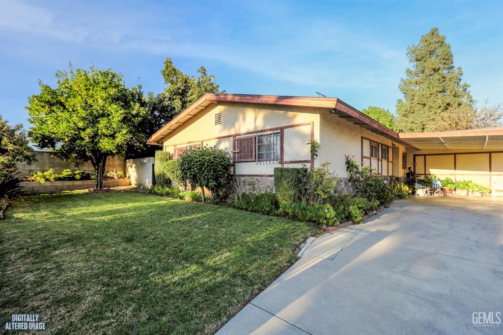 Photo of 11474 Gladstone, Sylmar, CA 91342 (MLS # 202606189)