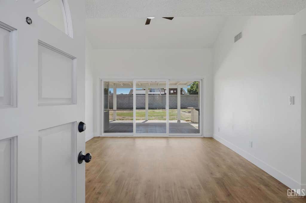 Photo of 6200 Summerfield Drive, Bakersfield, CA 93313 (MLS # 202607409)